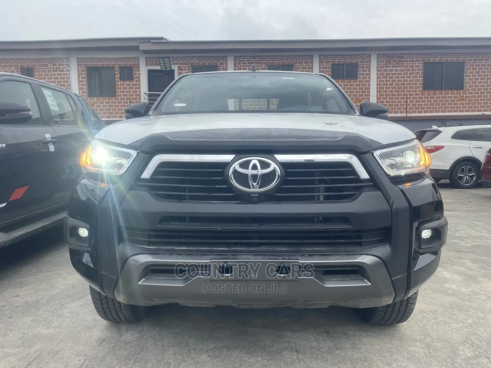 Toyota Hilux 2022 Matt Black
