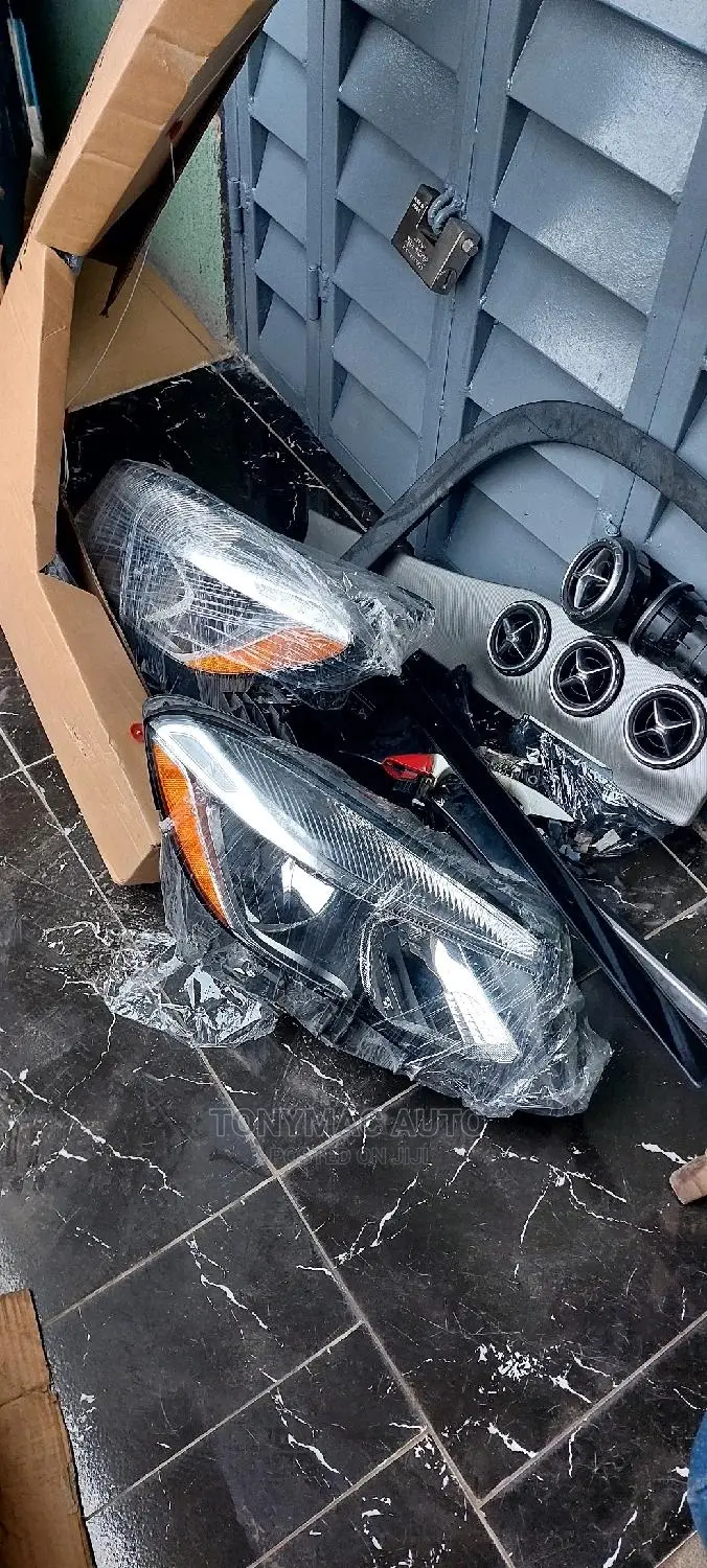 Mercedes-Benz GLA Headlights 2014 to 2017