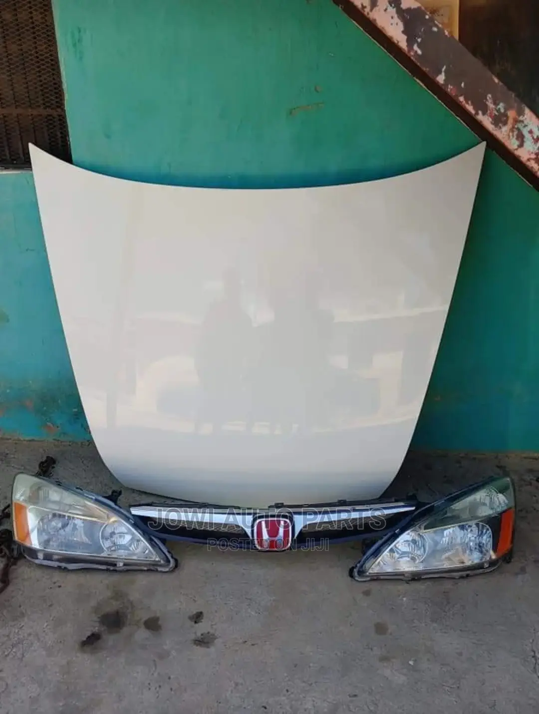 Front Grille, Bonnet, Headlights Honda Accord 2006 Model