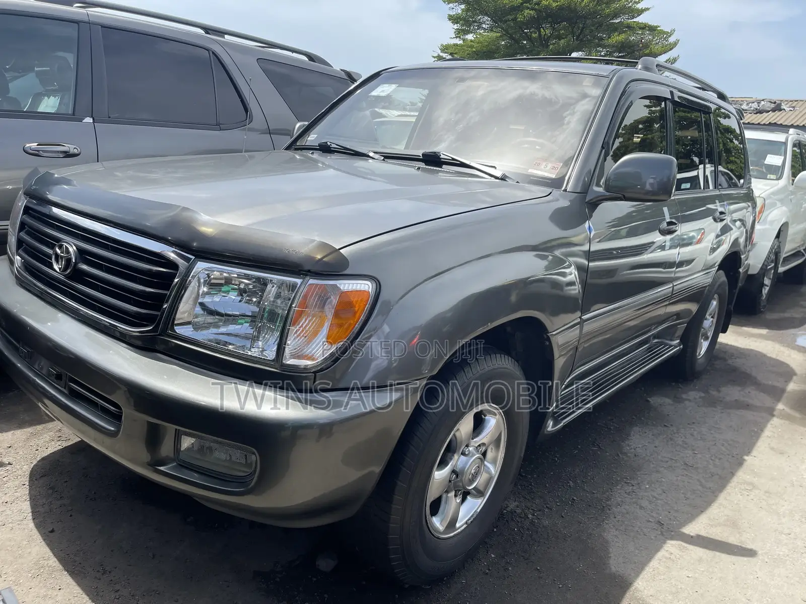 Toyota Land Cruiser 2004 Gray