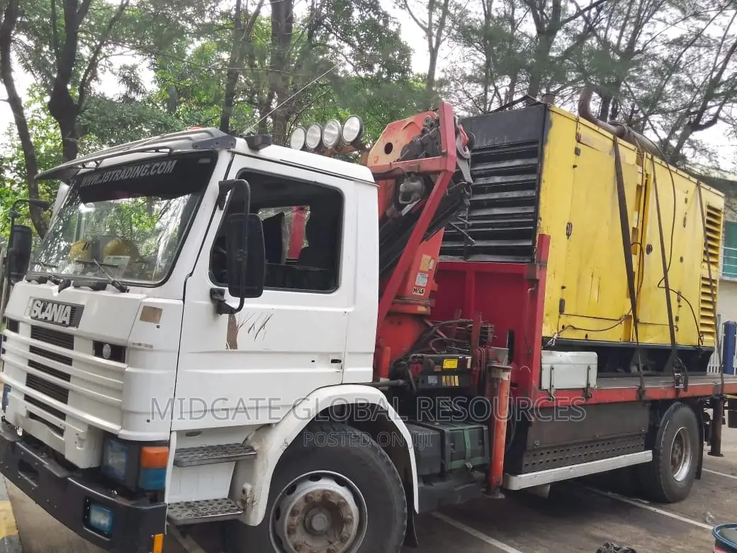 13tons Long Boom Mobile Crane Mounted Tuck
