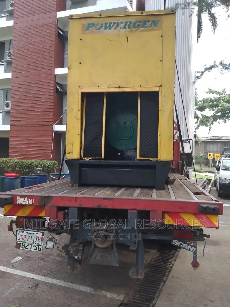 13tons Long Boom Mobile Crane Mounted Tuck