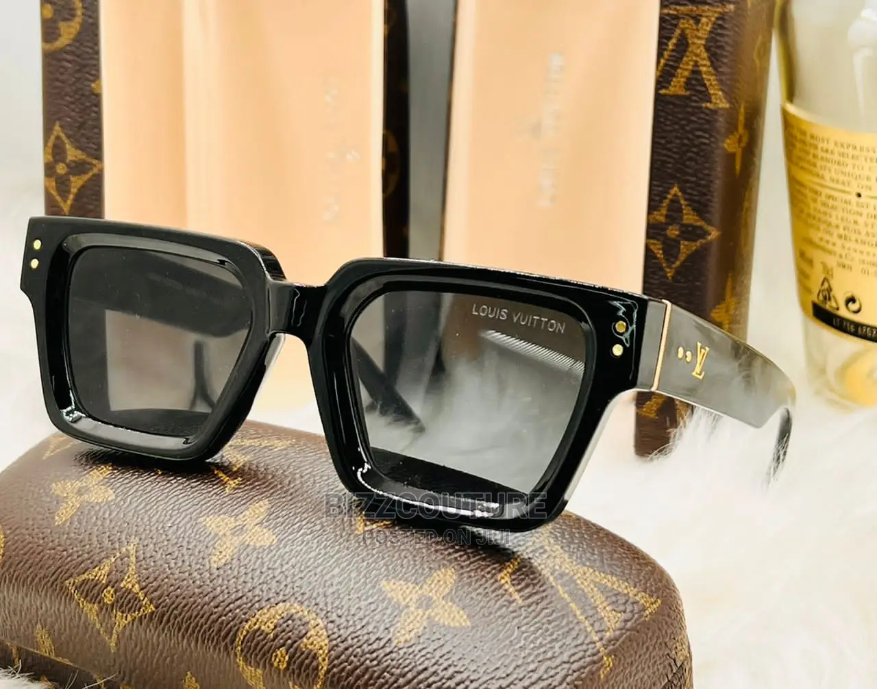 Original LOUIS VUITTON Sunglasses Available in Store