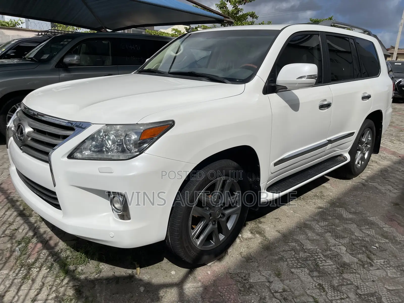 Lexus LX 570 AWD 2014 White