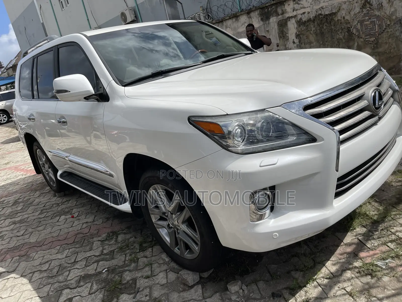 Lexus LX 570 AWD 2014 White