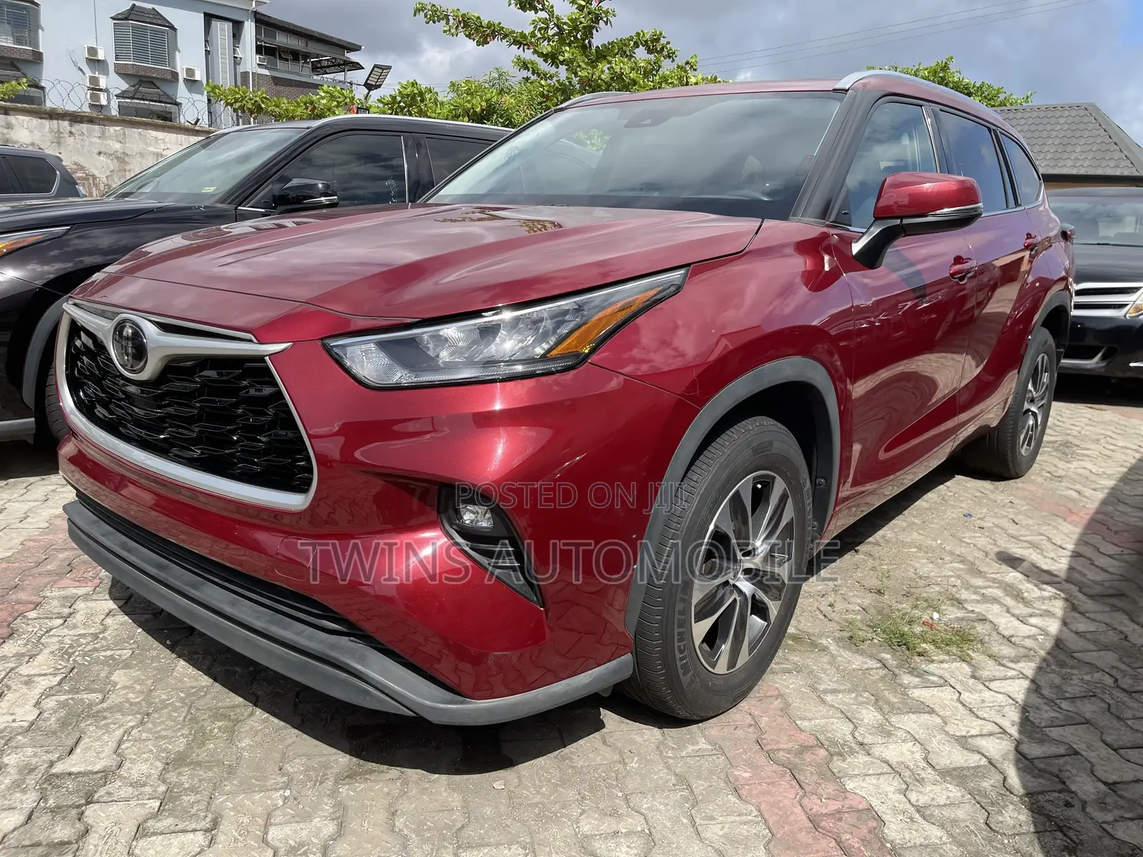 Toyota Highlander XLE 2022 Red