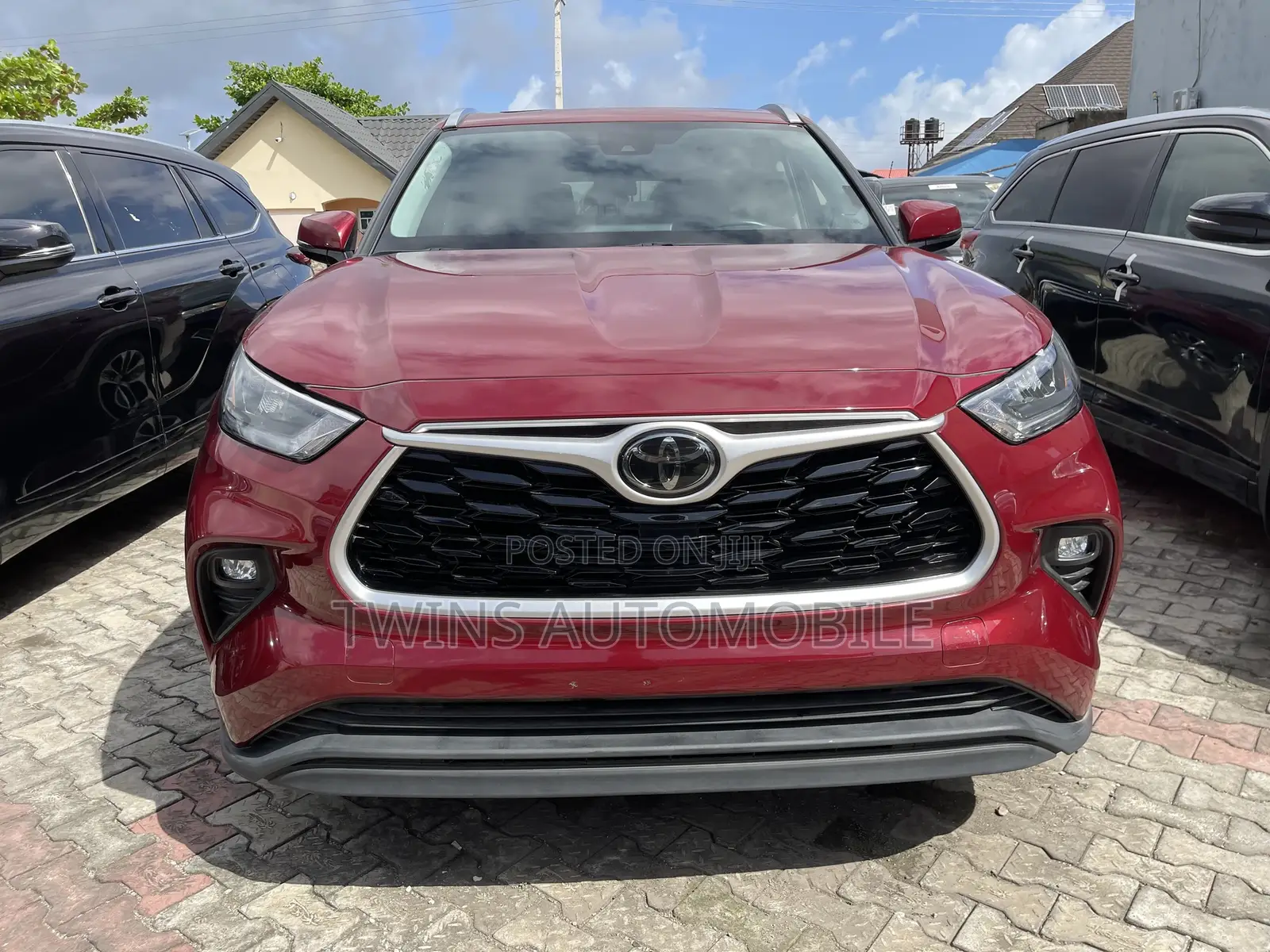 Toyota Highlander XLE 2022 Red