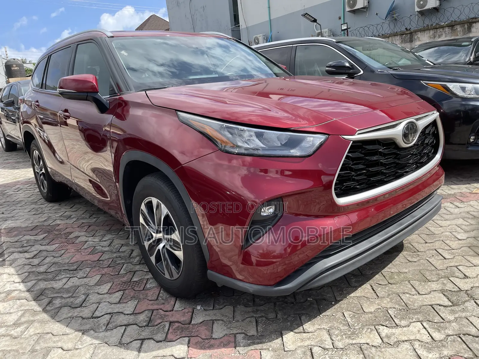 Toyota Highlander XLE 2022 Red