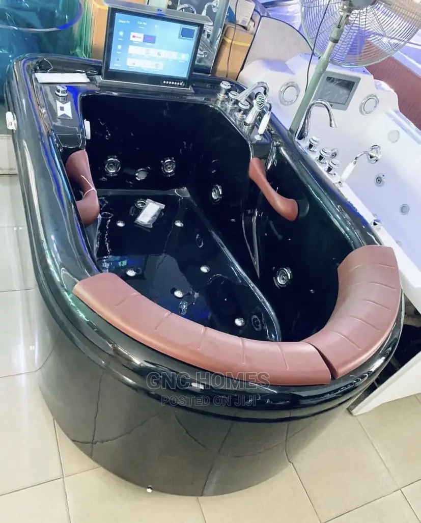 Master Jacuzzi With Tv