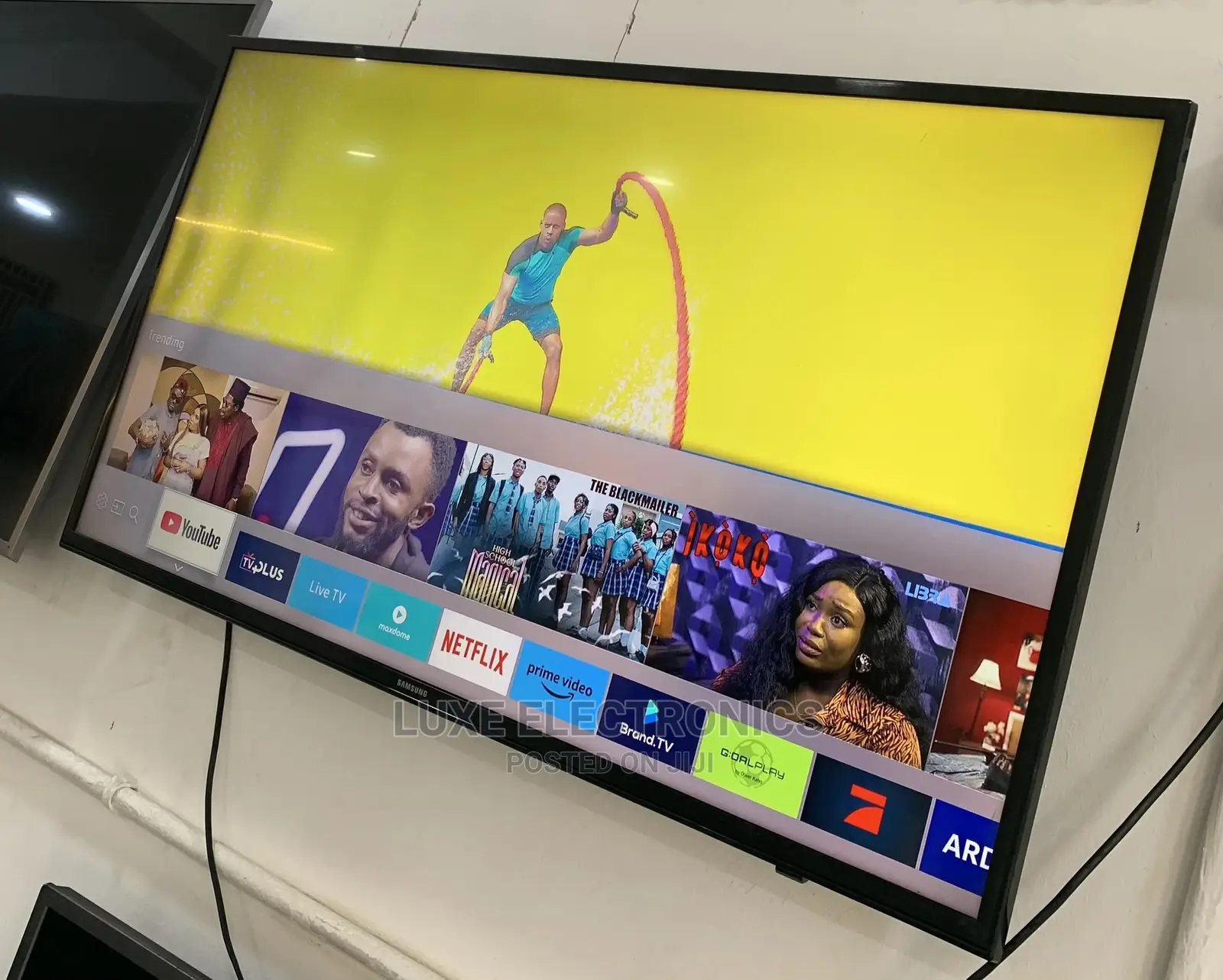 40inch Samsung Uhd HDR Smart Tv