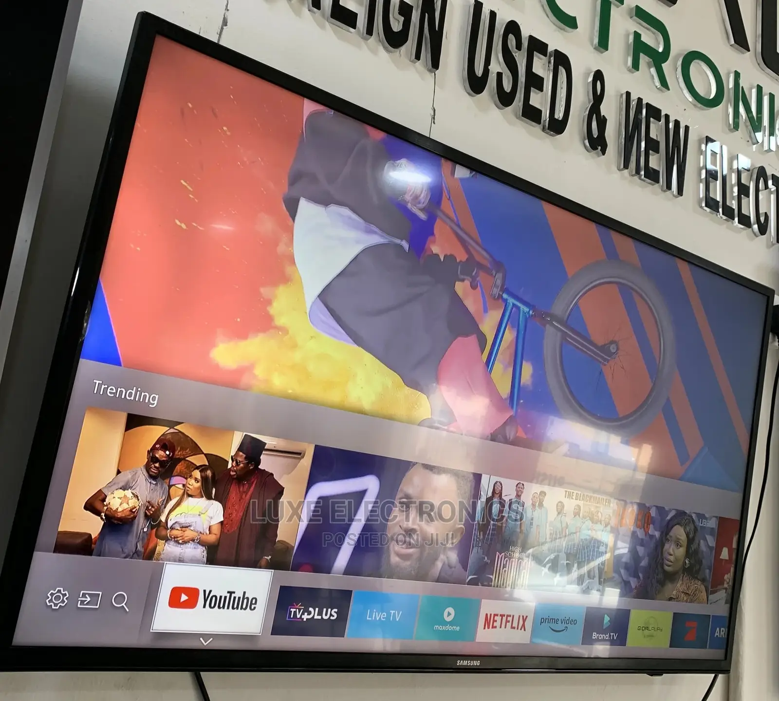 40inch Samsung Uhd HDR Smart Tv