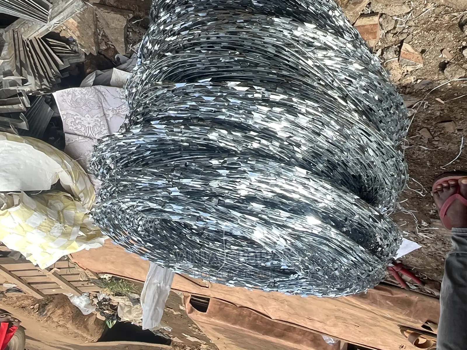 Epec Full 90clips, Galvanized Security Wire (Razor Wire)