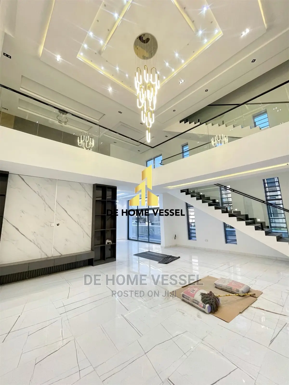 5bdrm Duplex in Chevron for Sale