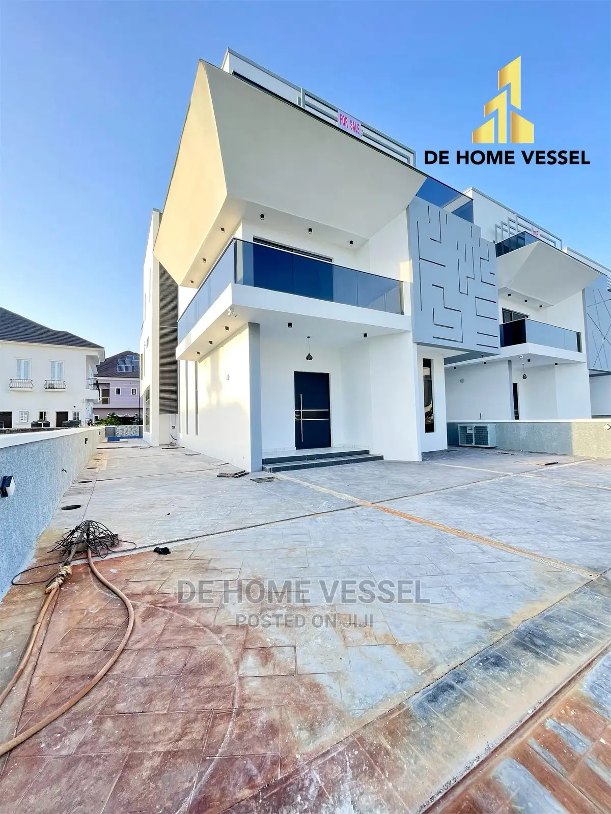 5bdrm Duplex in Chevron for Sale