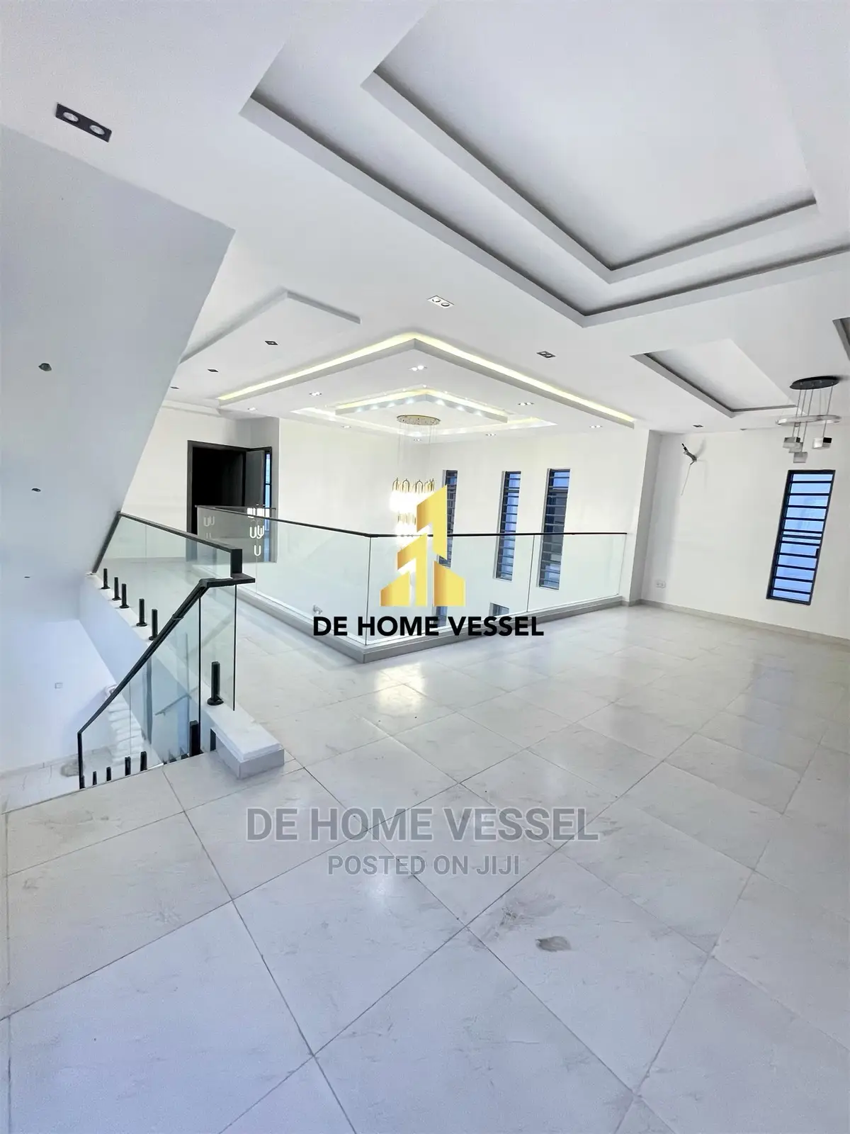 5bdrm Duplex in Chevron for Sale