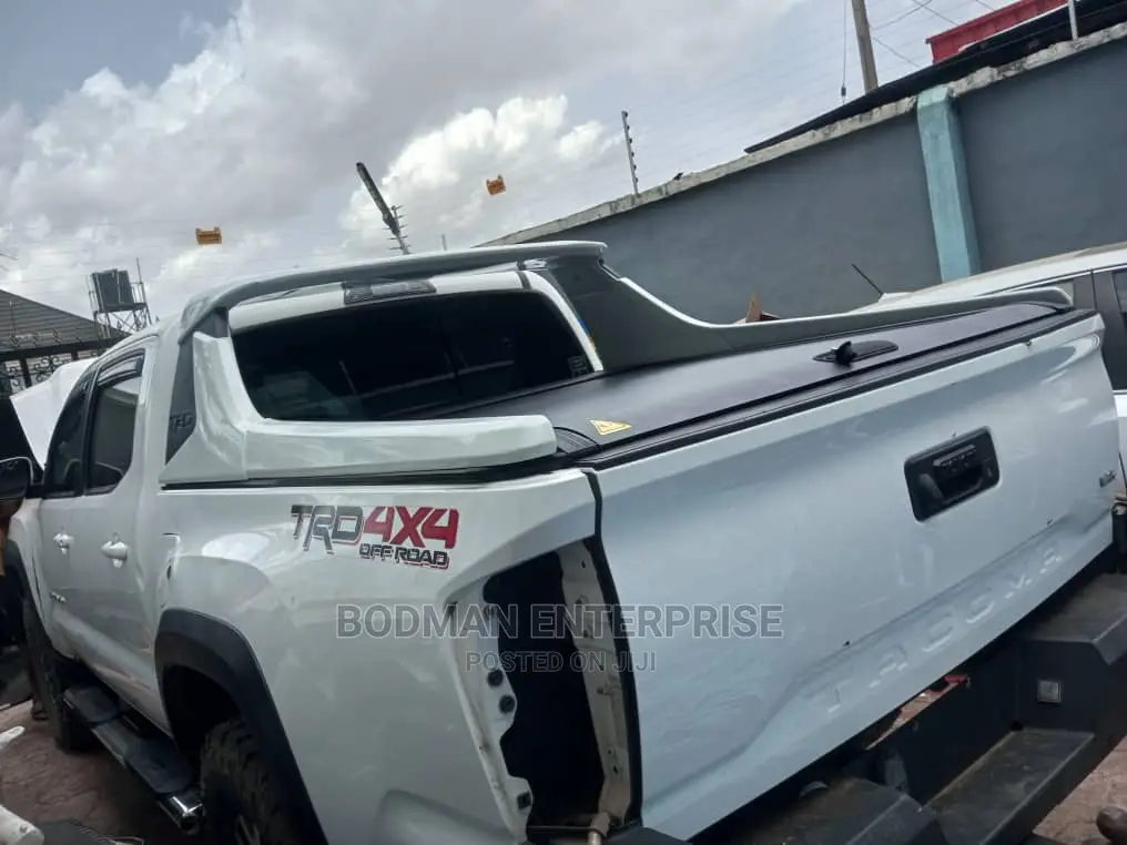 Boot Cover for Toyota Tacoma Rolling With Spoiler TRD *+