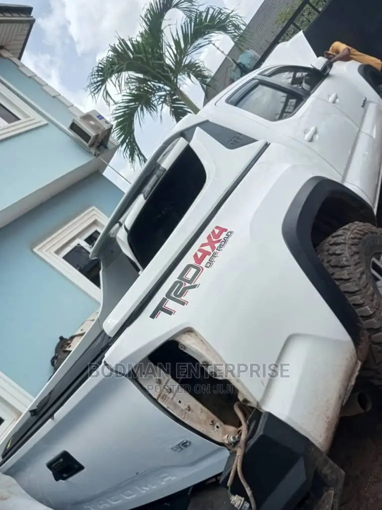 Boot Cover for Toyota Tacoma Rolling With Spoiler TRD *+