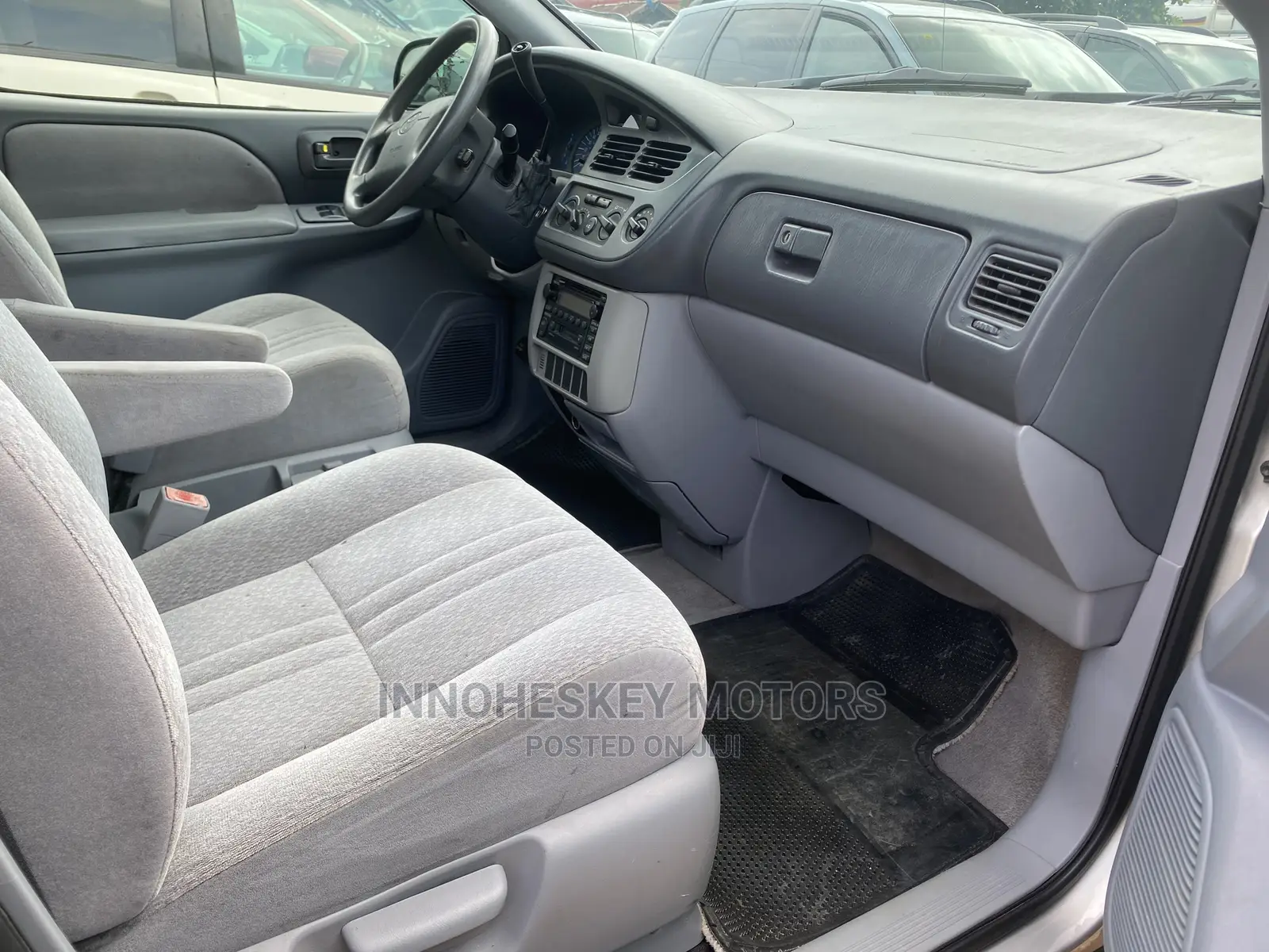 Toyota Sienna LE 2003 Gold
