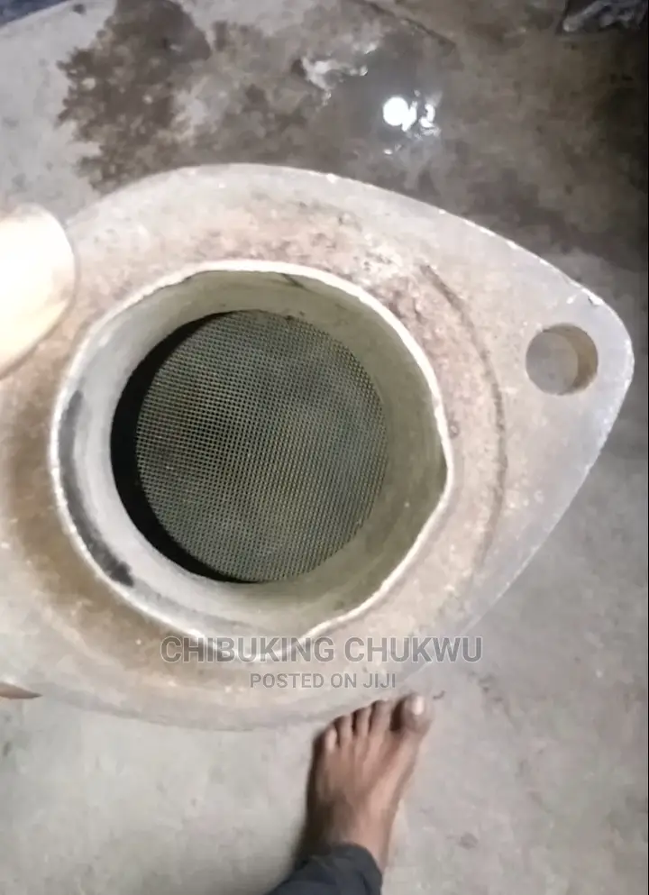Lexus ES-350 / Camry 2:7 Center Catalyst Exhaust Pot.