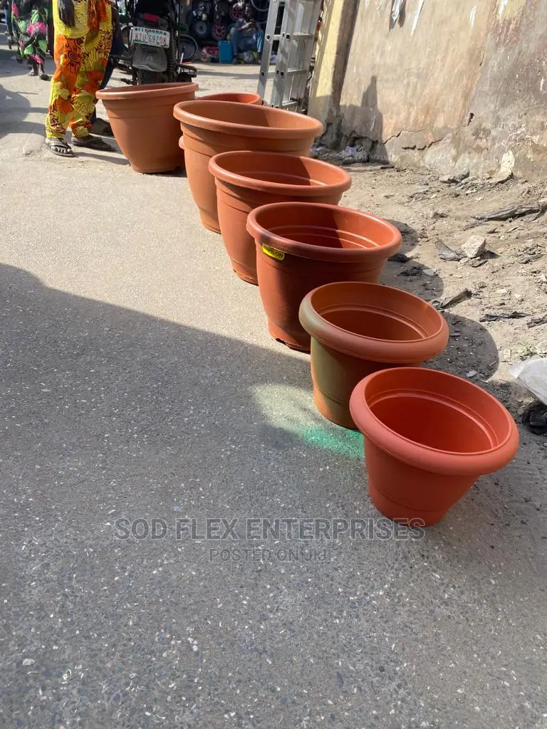 Flower Pots in Sizes
