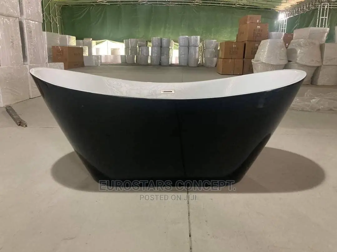 Black an White Free Standing Acrylic Bathtub