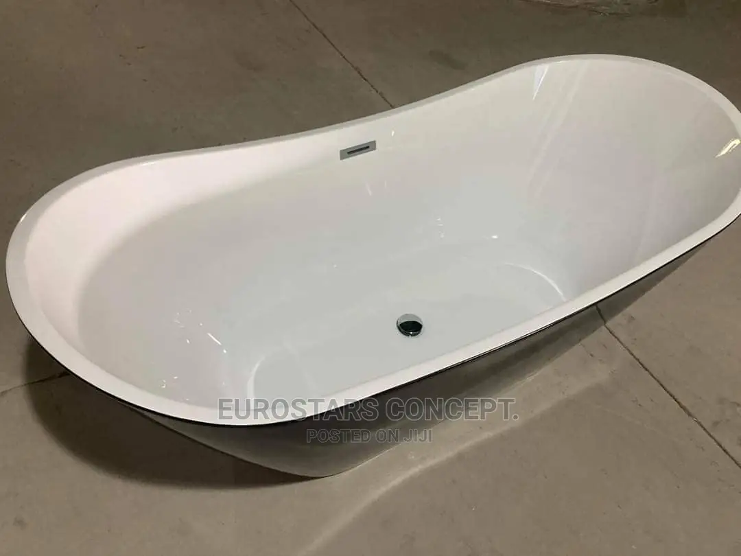 Black an White Free Standing Acrylic Bathtub