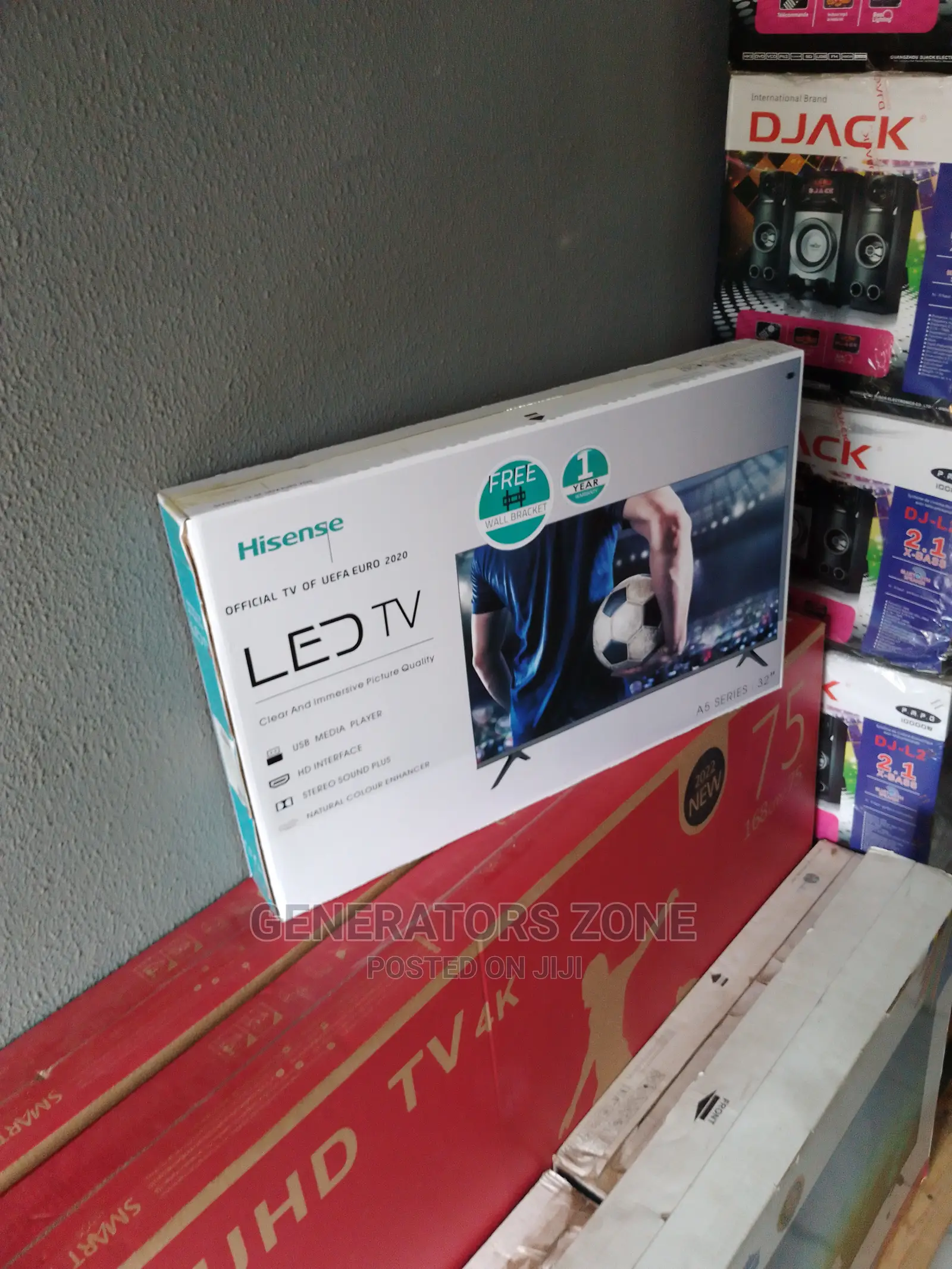 Portable Hisense 32 Inch TV + Wall Bracket