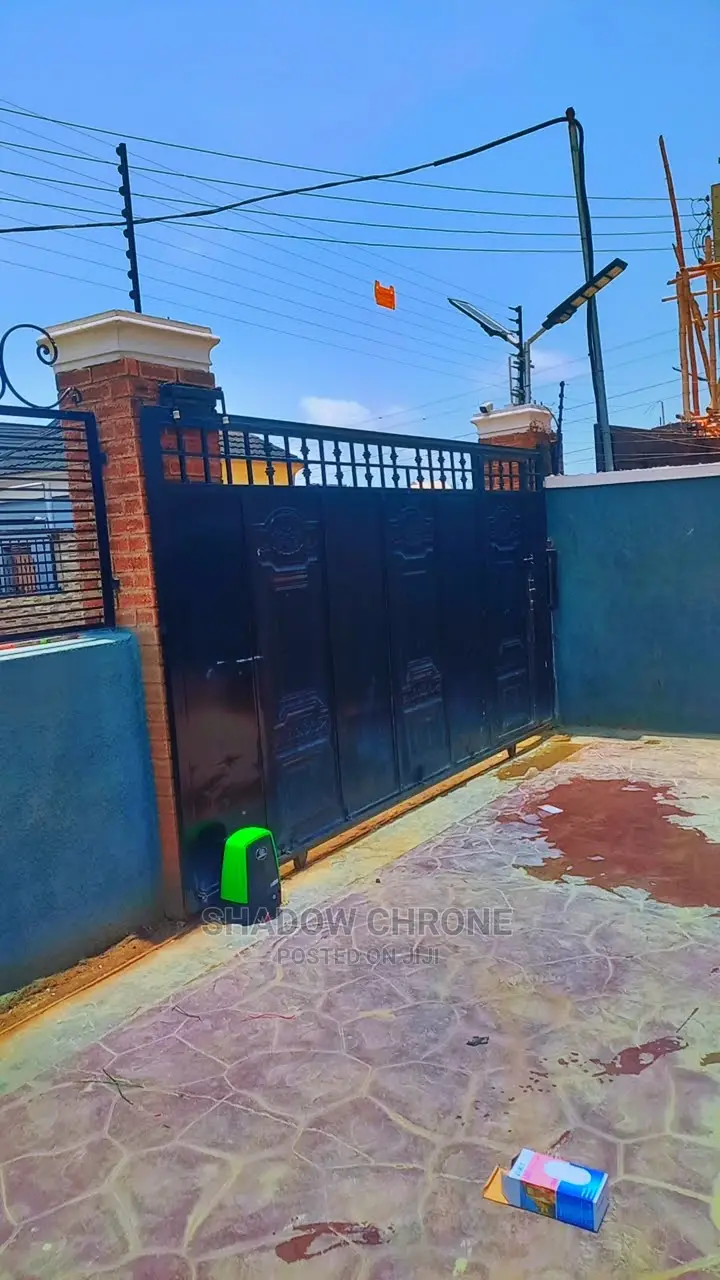 Automatic Sliding Gate With a Solar System
