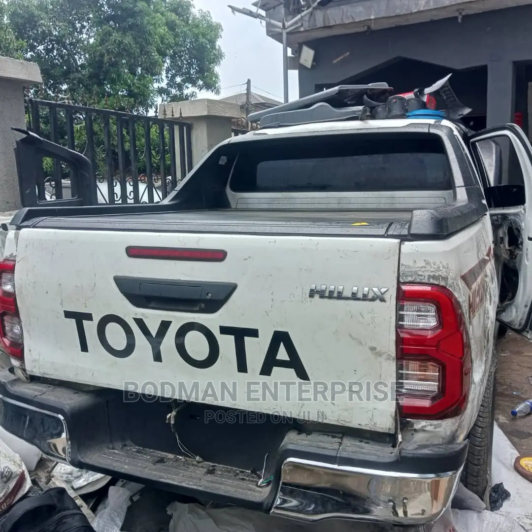 Rolling Boot Cover for Toyota Hilux +*