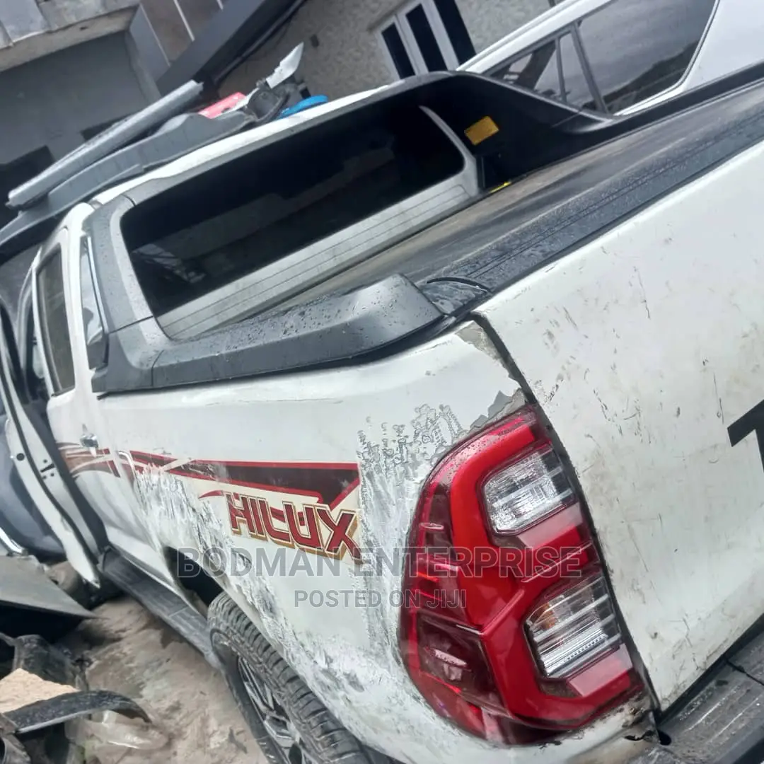 Rolling Boot Cover for Toyota Hilux +*
