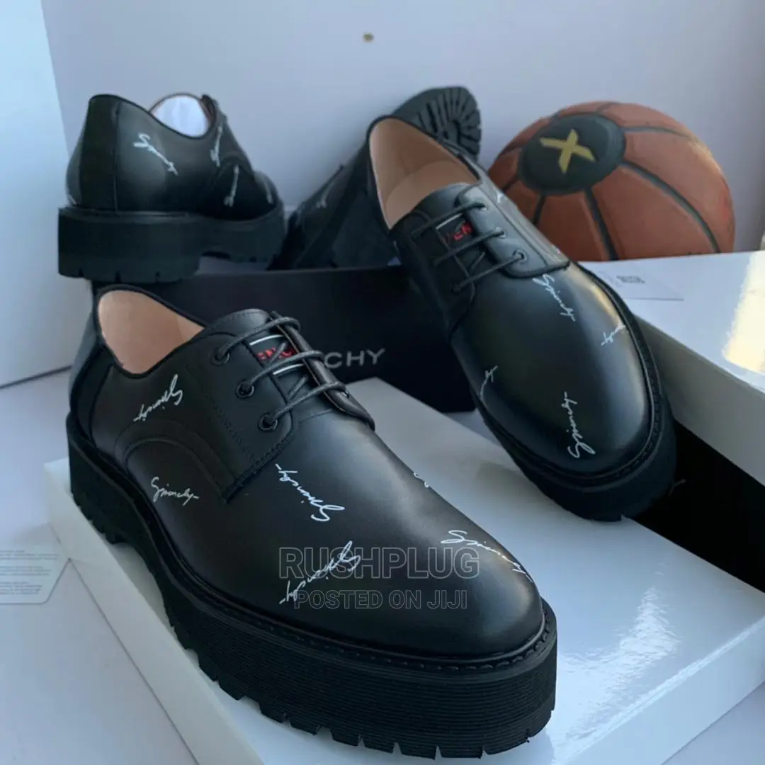 Givenchy Lúxury Leather Shoe
