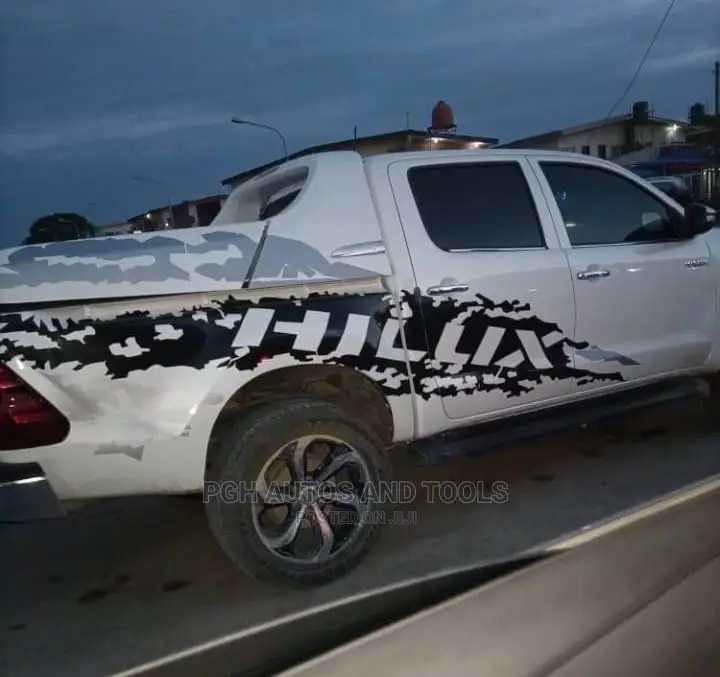 Hilux Bold Stickers