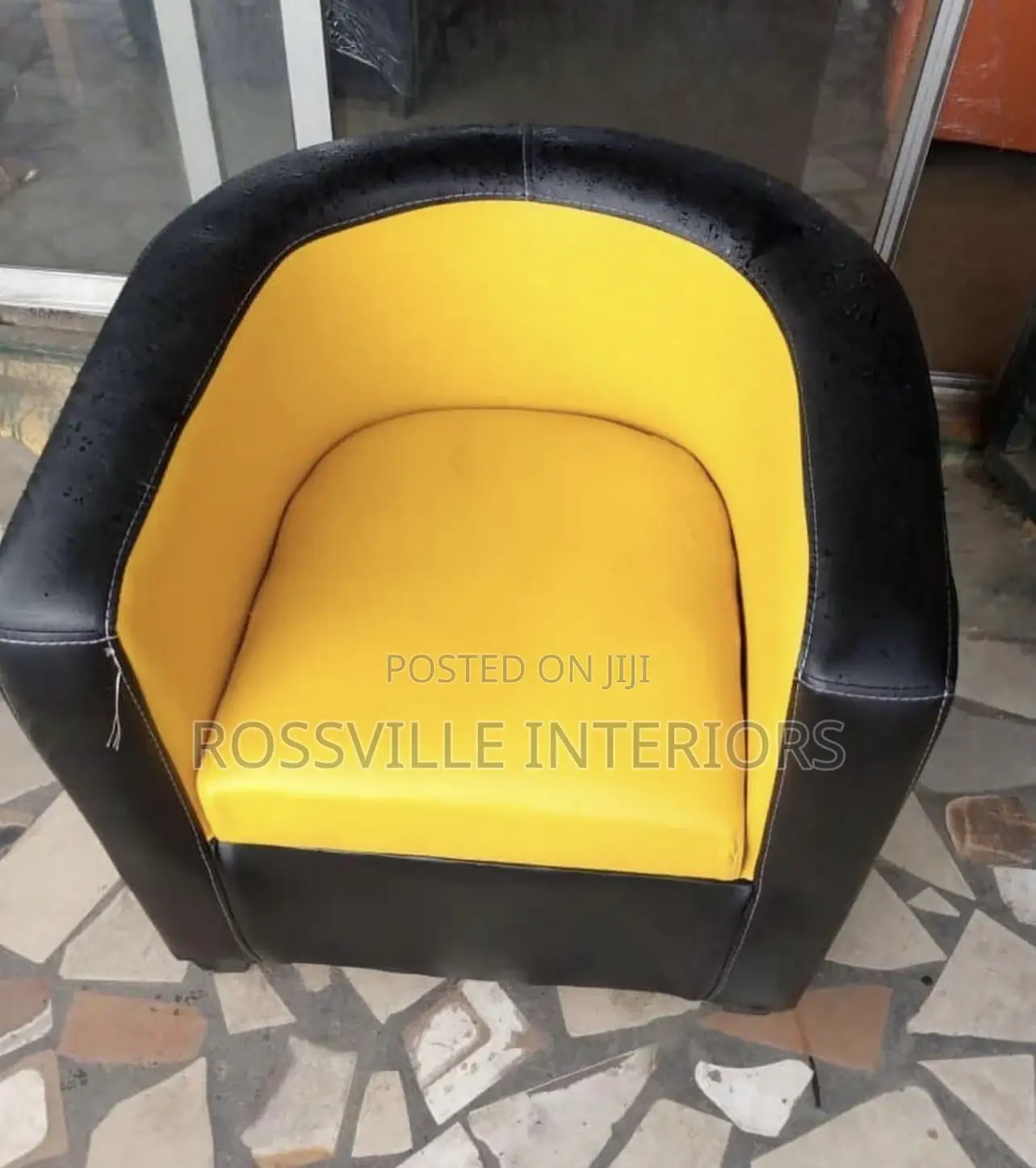 Chic Comfy – The Perfect Single Chair for Your Living Room or Office