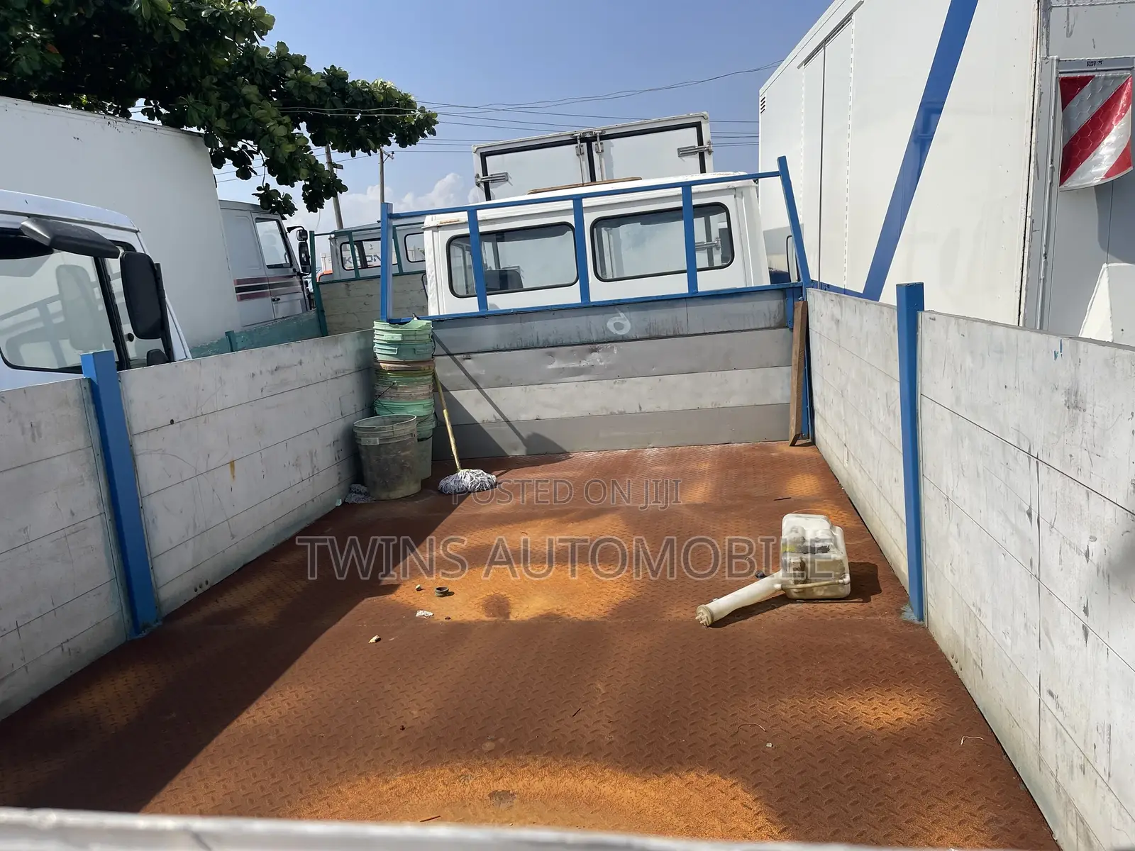 Mercedes-Benz Direct Bucket