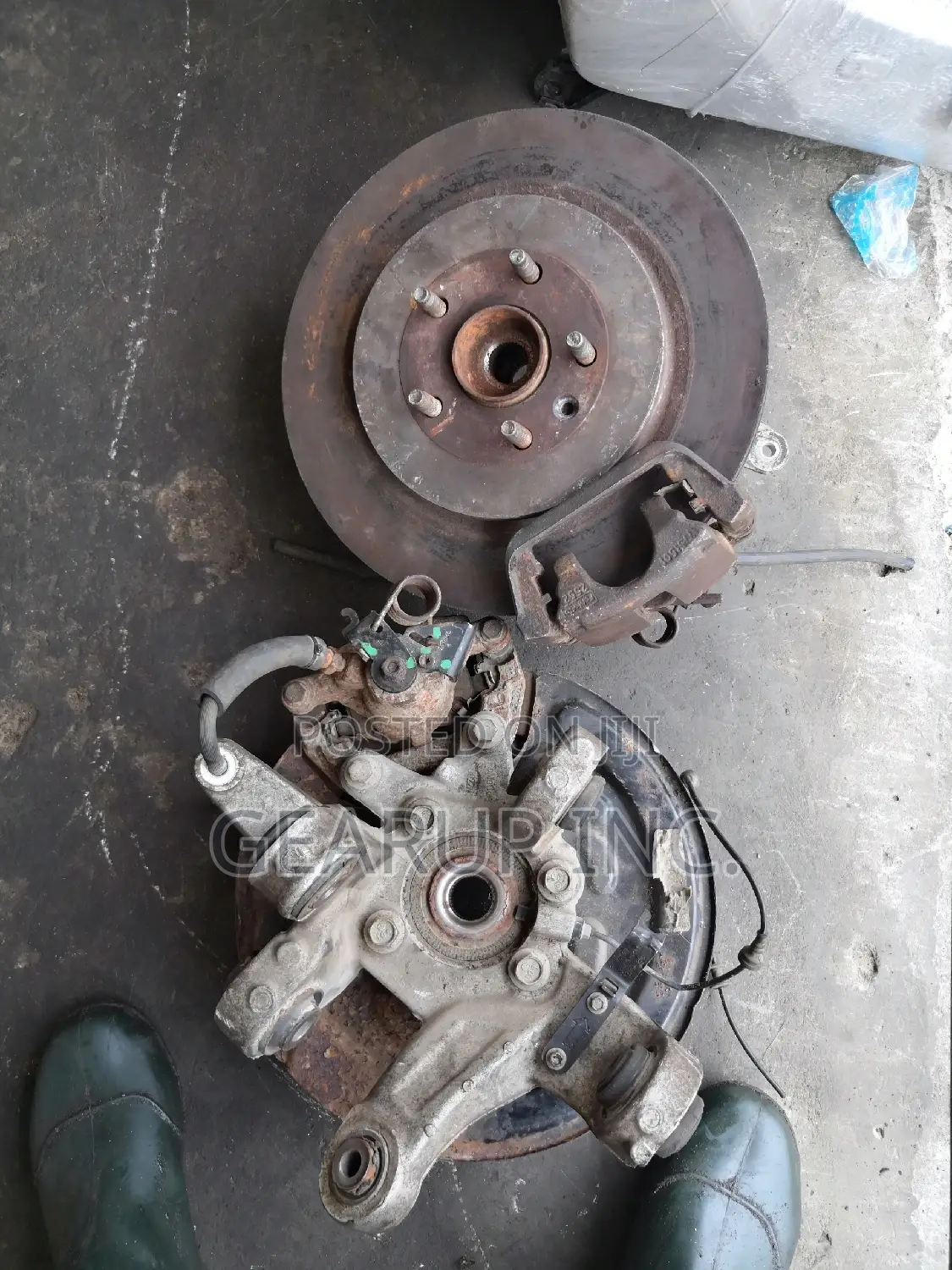 Complete Back Hub,Callipers, Spindle, Brake Pads and Disks