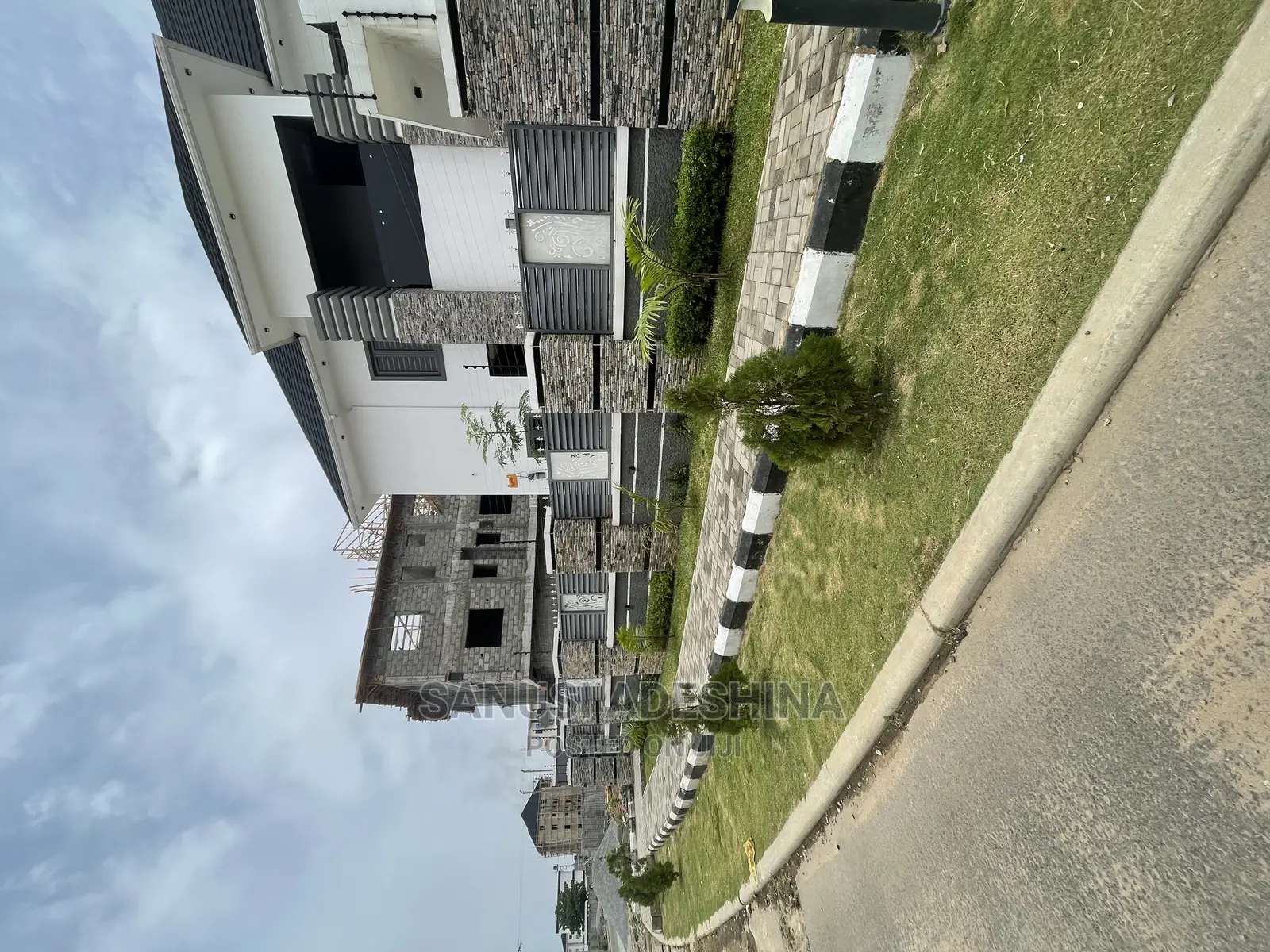 4bdrm Duplex in Jahi Very Close To for sale