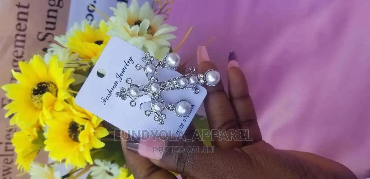 Unisex Pearl Stone Brooch