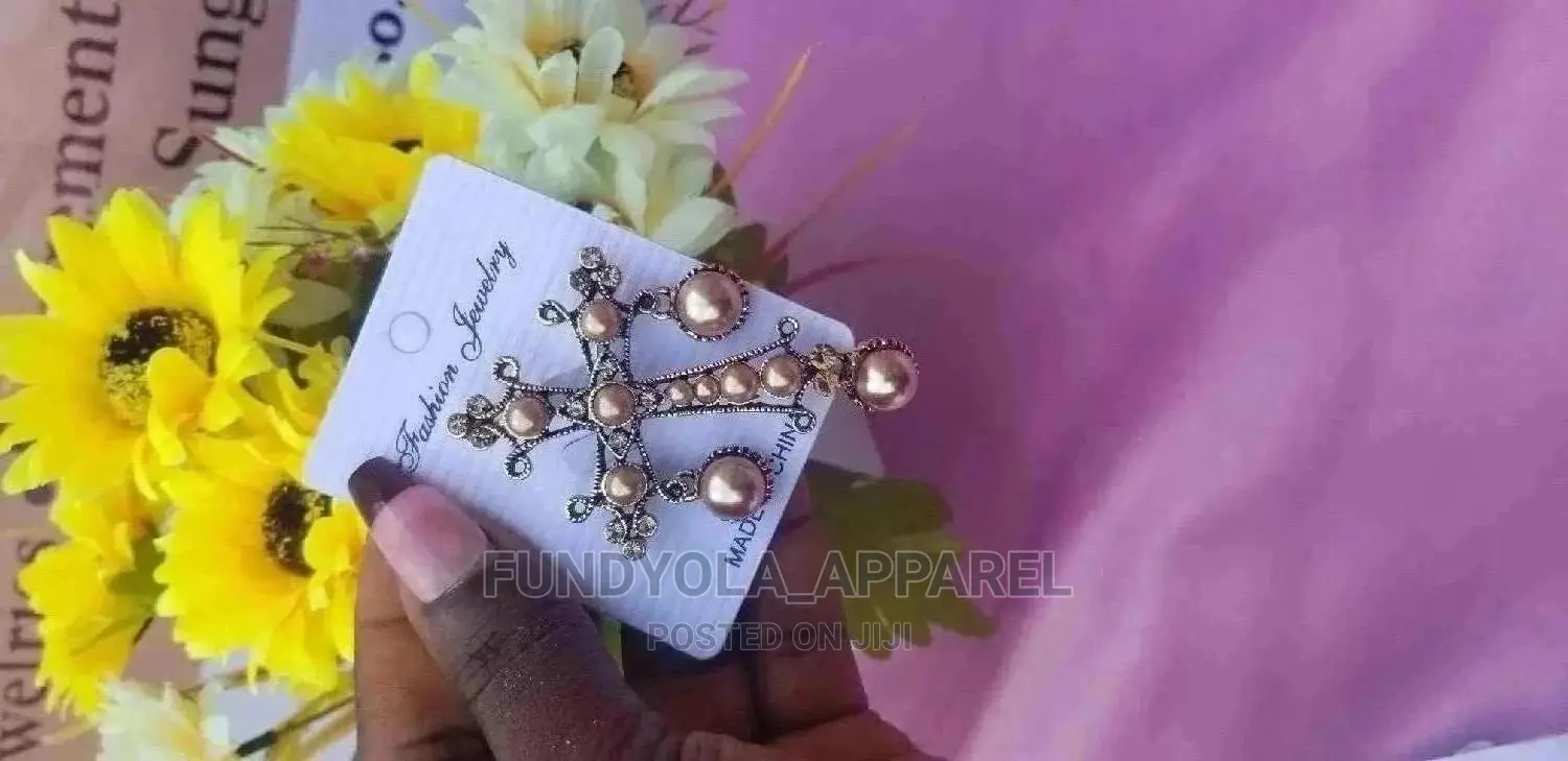 Unisex Pearl Cross Brooch