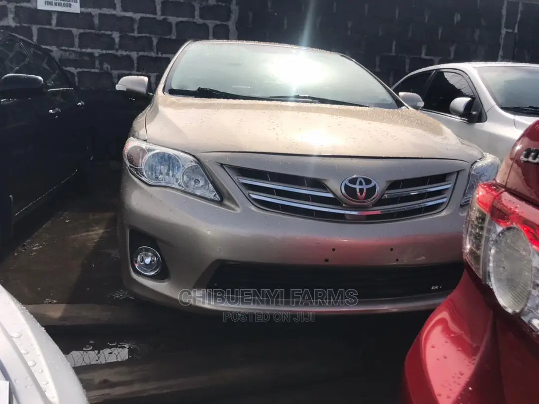 Toyota Corolla 2011 Gold