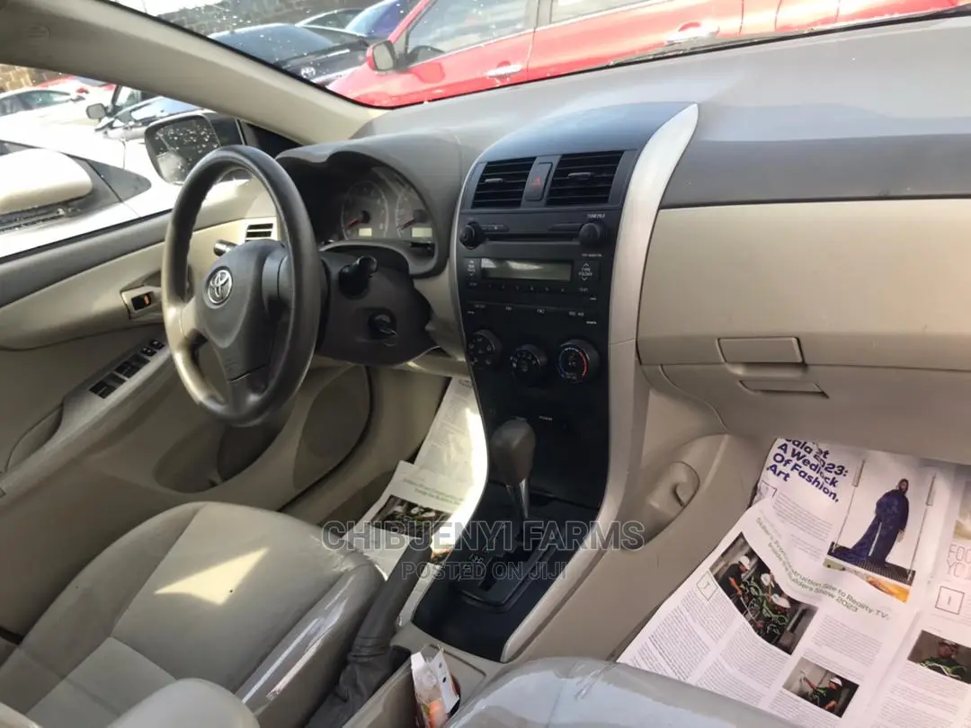Toyota Corolla 2011 Gold