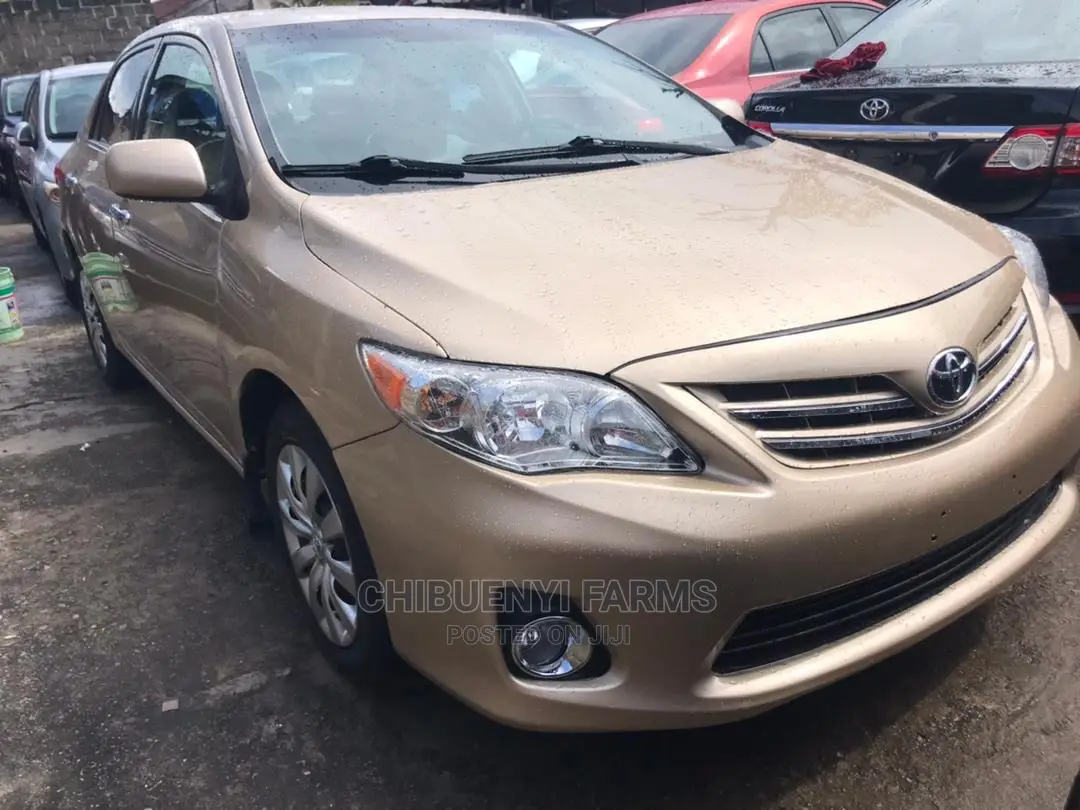 Toyota Corolla LE 4dr Sedan (1.8L 4cyl 4A) 2013 Gold