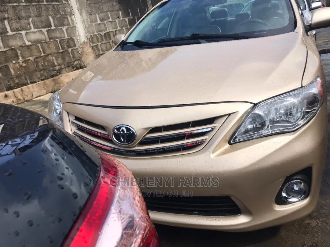 Toyota Corolla LE 4dr Sedan (1.8L 4cyl 4A) 2013 Gold