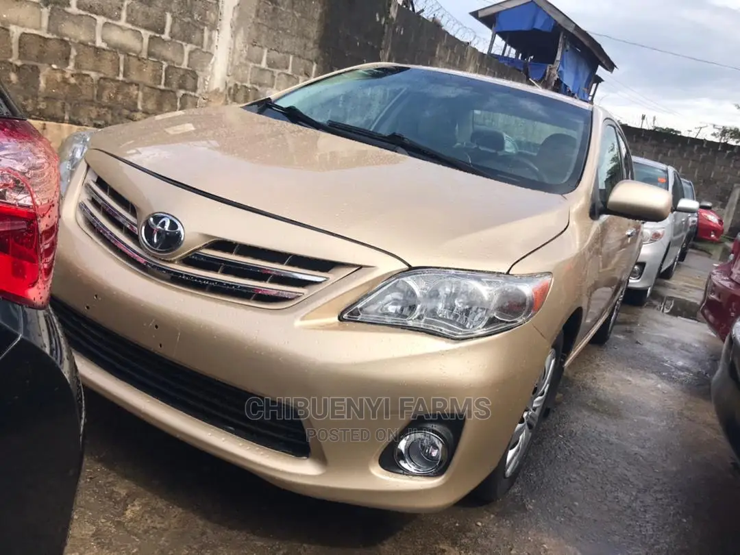 Toyota Corolla LE 4dr Sedan (1.8L 4cyl 4A) 2013 Gold