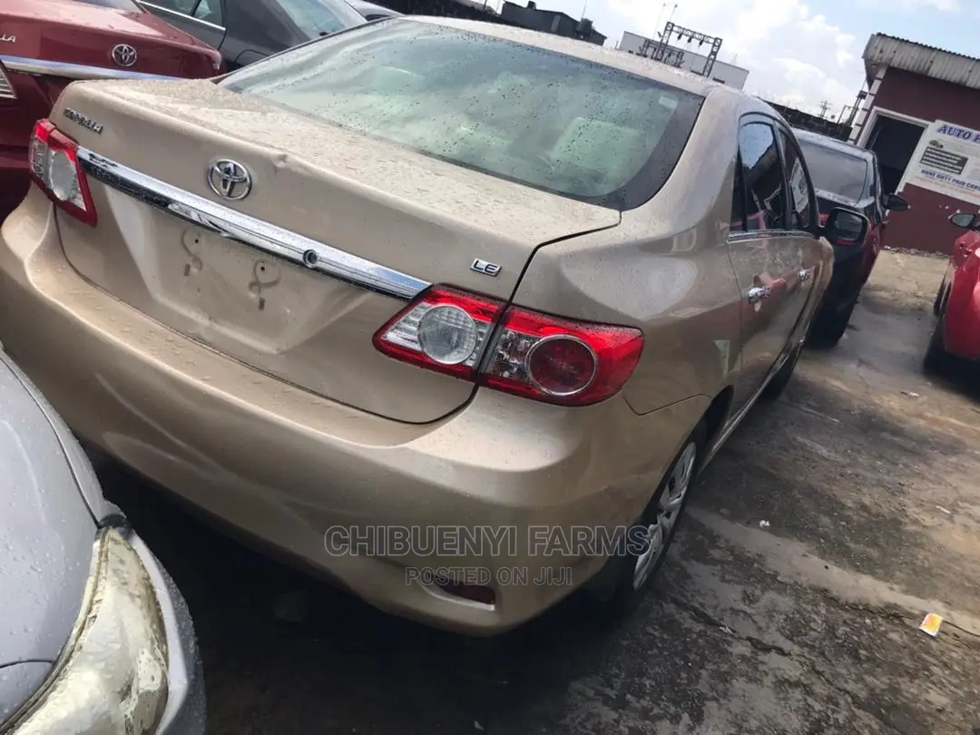 Toyota Corolla LE 4dr Sedan (1.8L 4cyl 4A) 2013 Gold