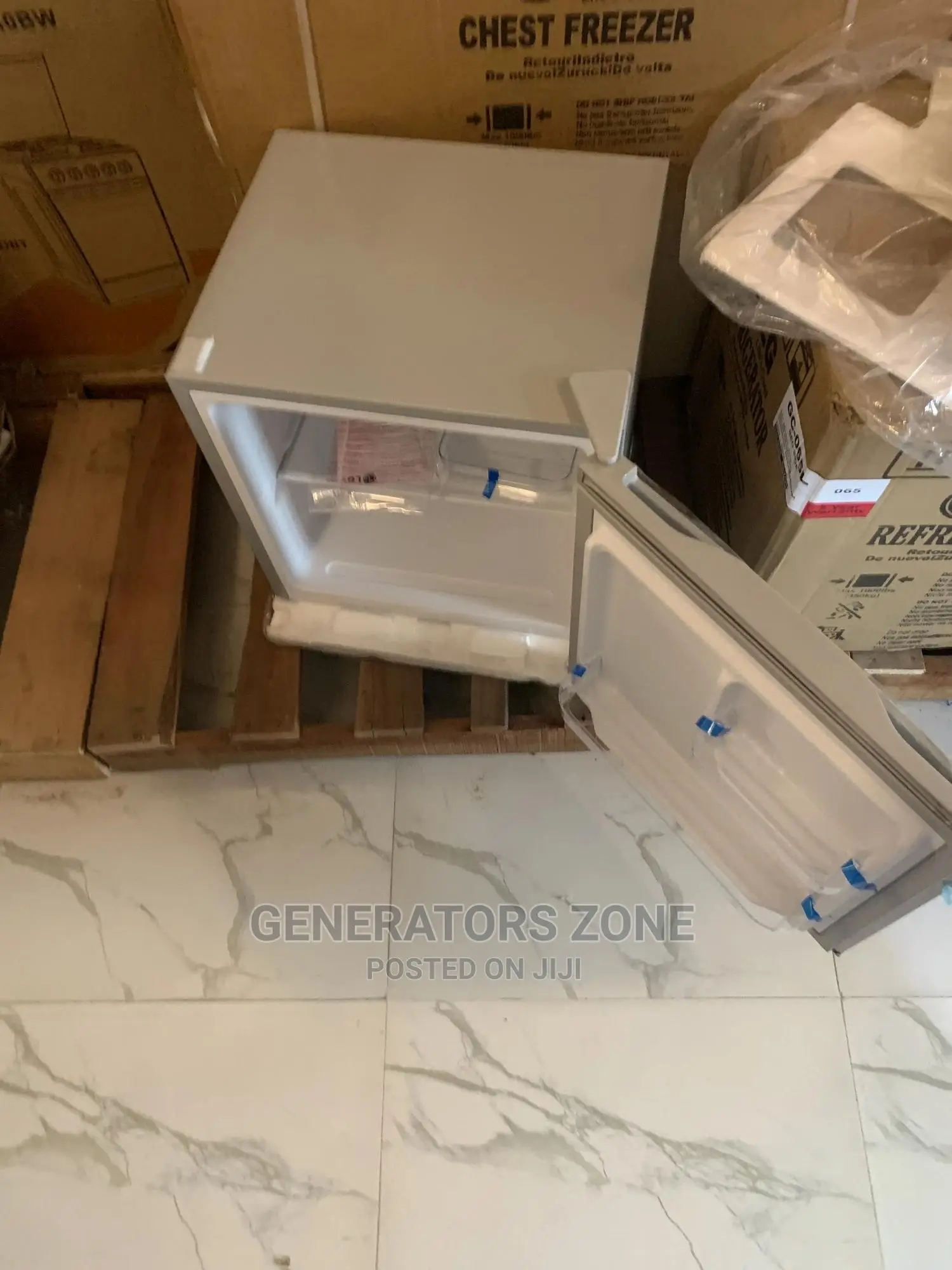 Durable LG Bedside Refrigerator Gc-065l