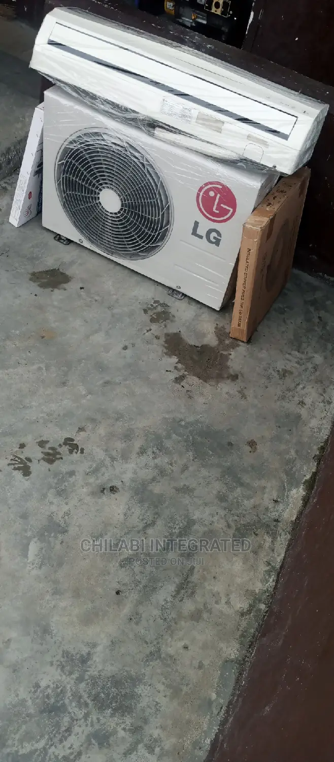 Few Months Old/Foreign Used 1.5HP LG Air Conditioner + Gas