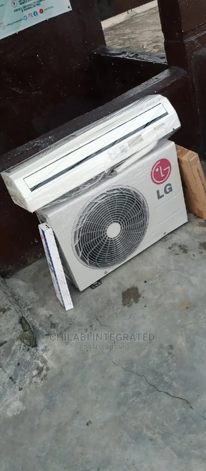 Few Months Old/Foreign Used 1.5HP LG Air Conditioner + Gas