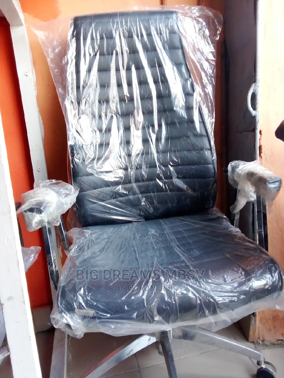 Big Leather Executive Swivel Office Chair