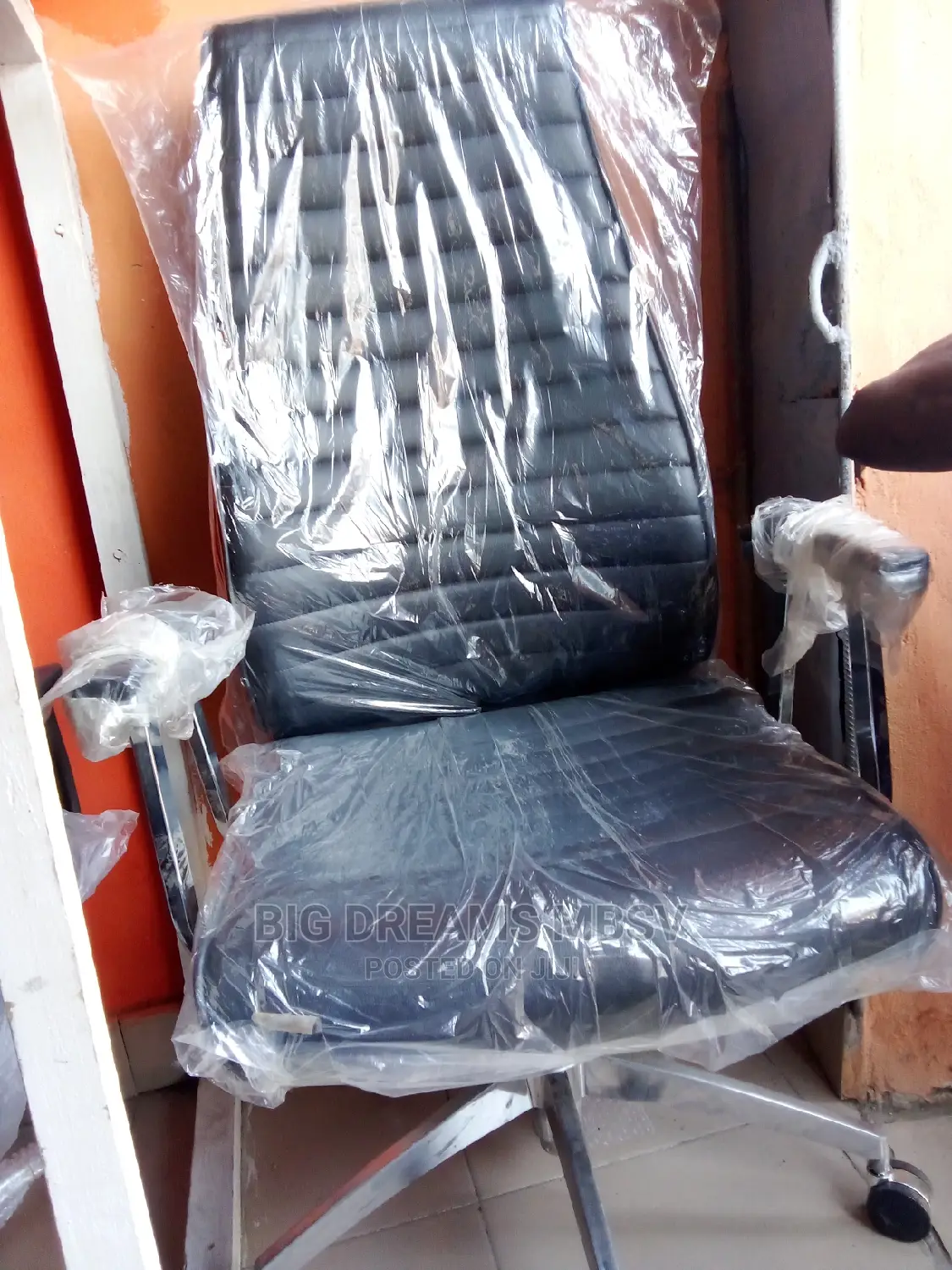 Big Leather Executive Swivel Office Chair