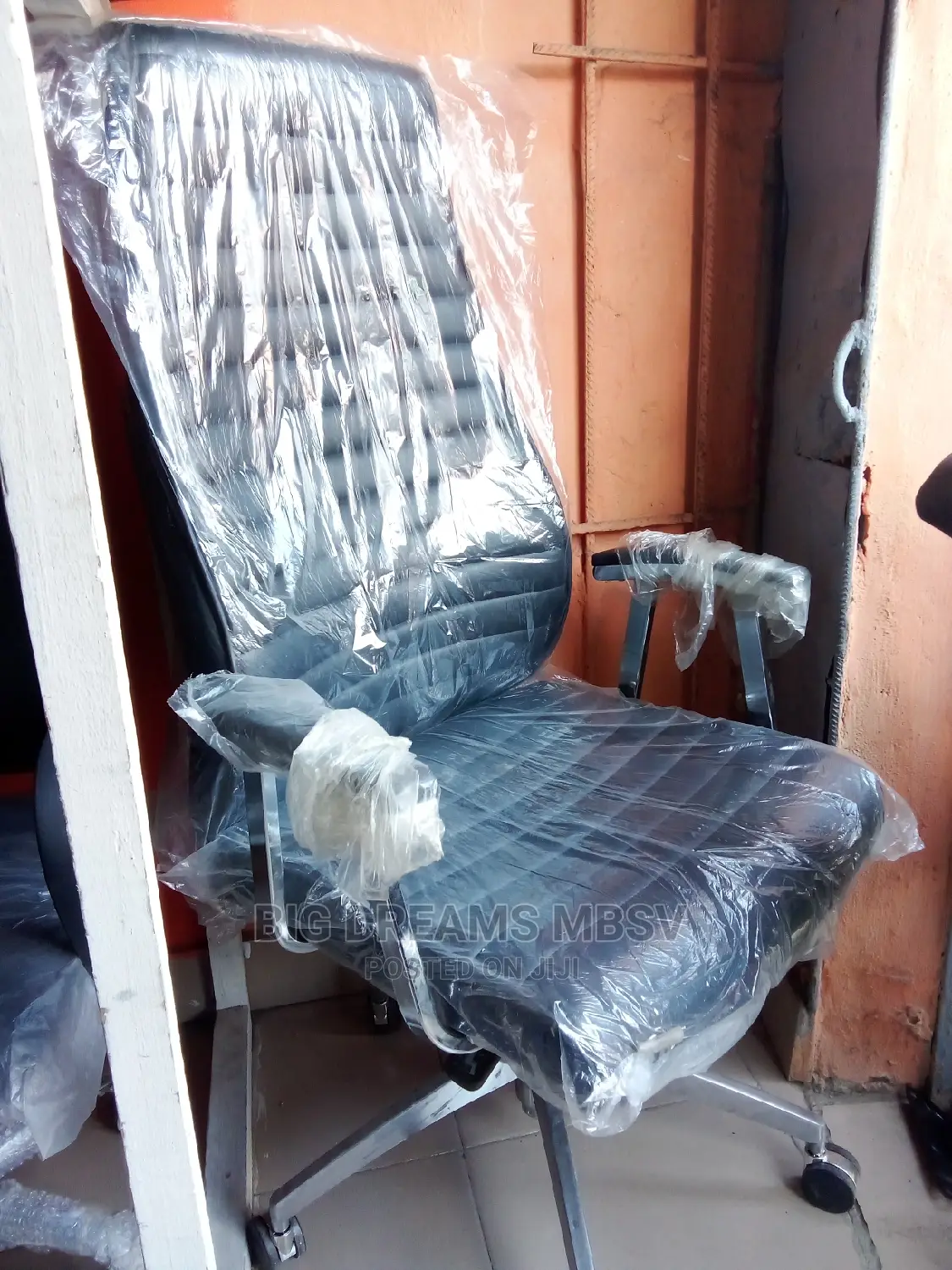 Big Leather Executive Swivel Office Chair